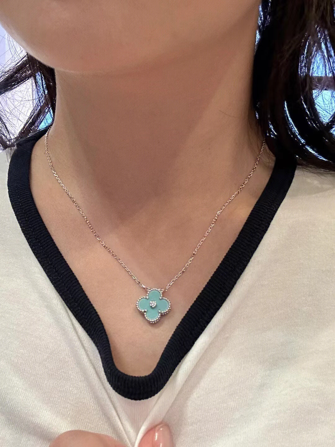 [Aurora]CLOVER 1 DIAMOND LIGHT BLUE SILVER NECKLACE