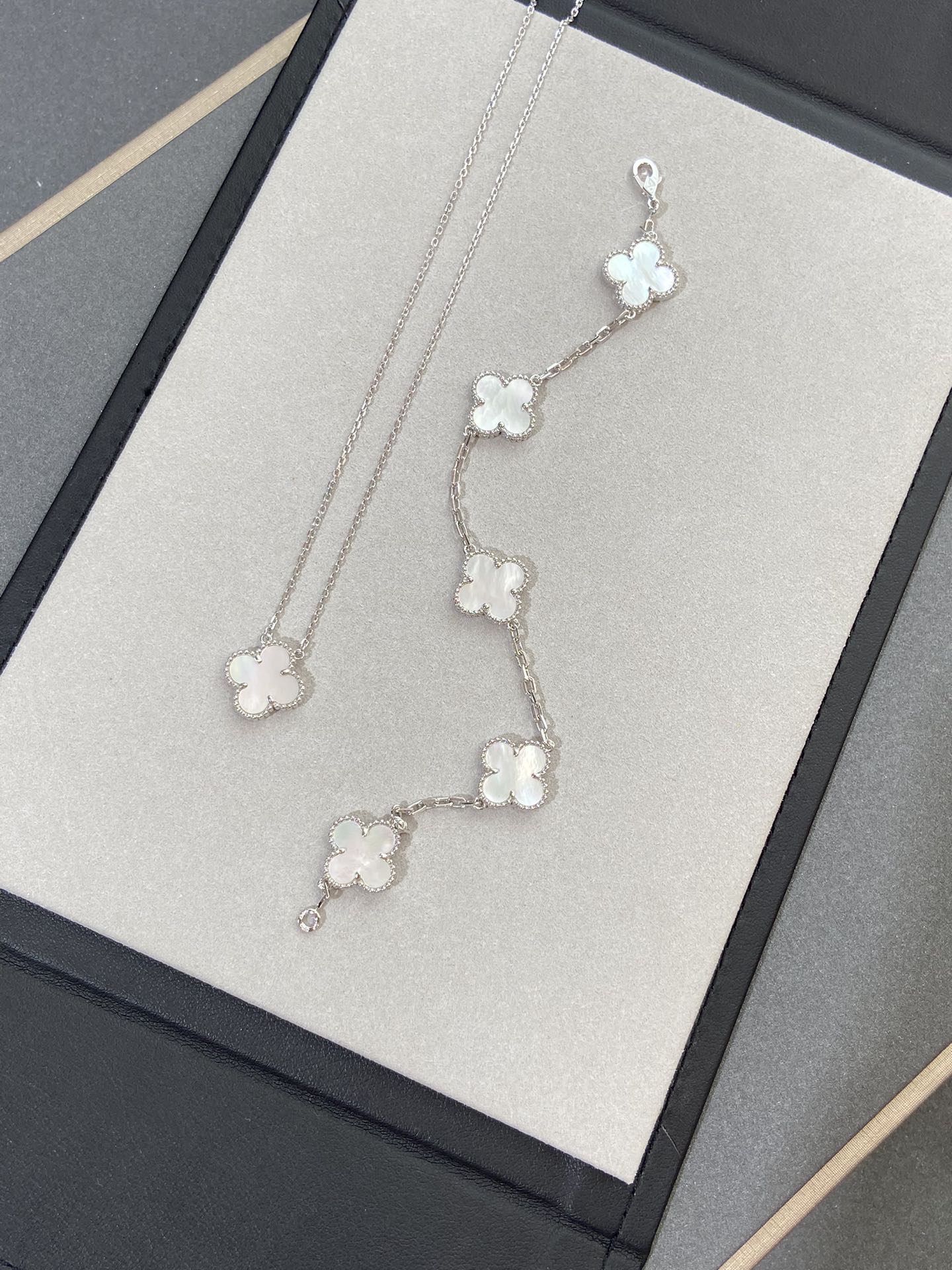 [Aurora]CLOVER SILVER MOP 5 MOTIF BRACELET