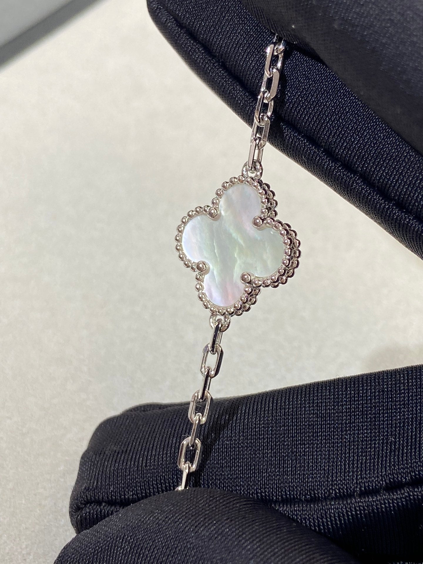 [Aurora]CLOVER SILVER MOP 5 MOTIF BRACELET