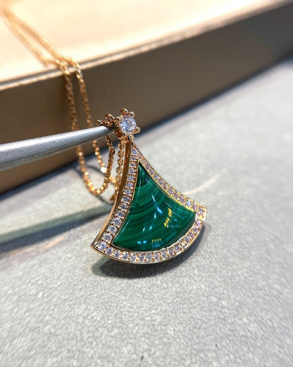 [AURORA]DREAM HALSKETTE AUS ROSÉGOLD MIT MALACHIT UND DIAMANTEN
