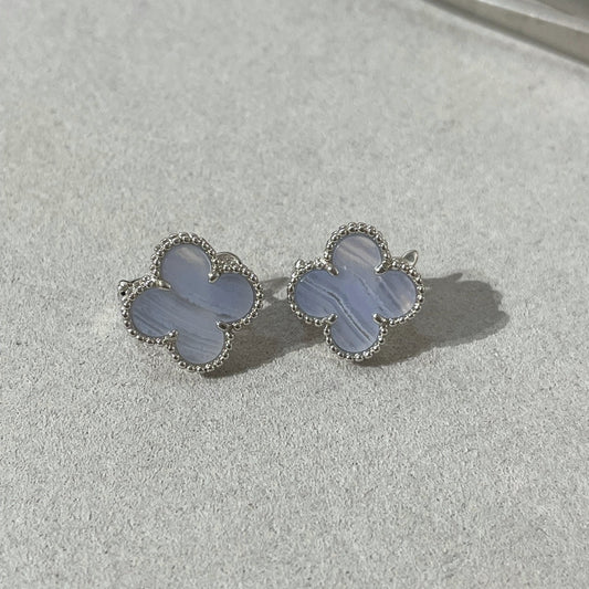 [Aurora]CLOVER CHALCEDONY SILVER STUD EARRINGS