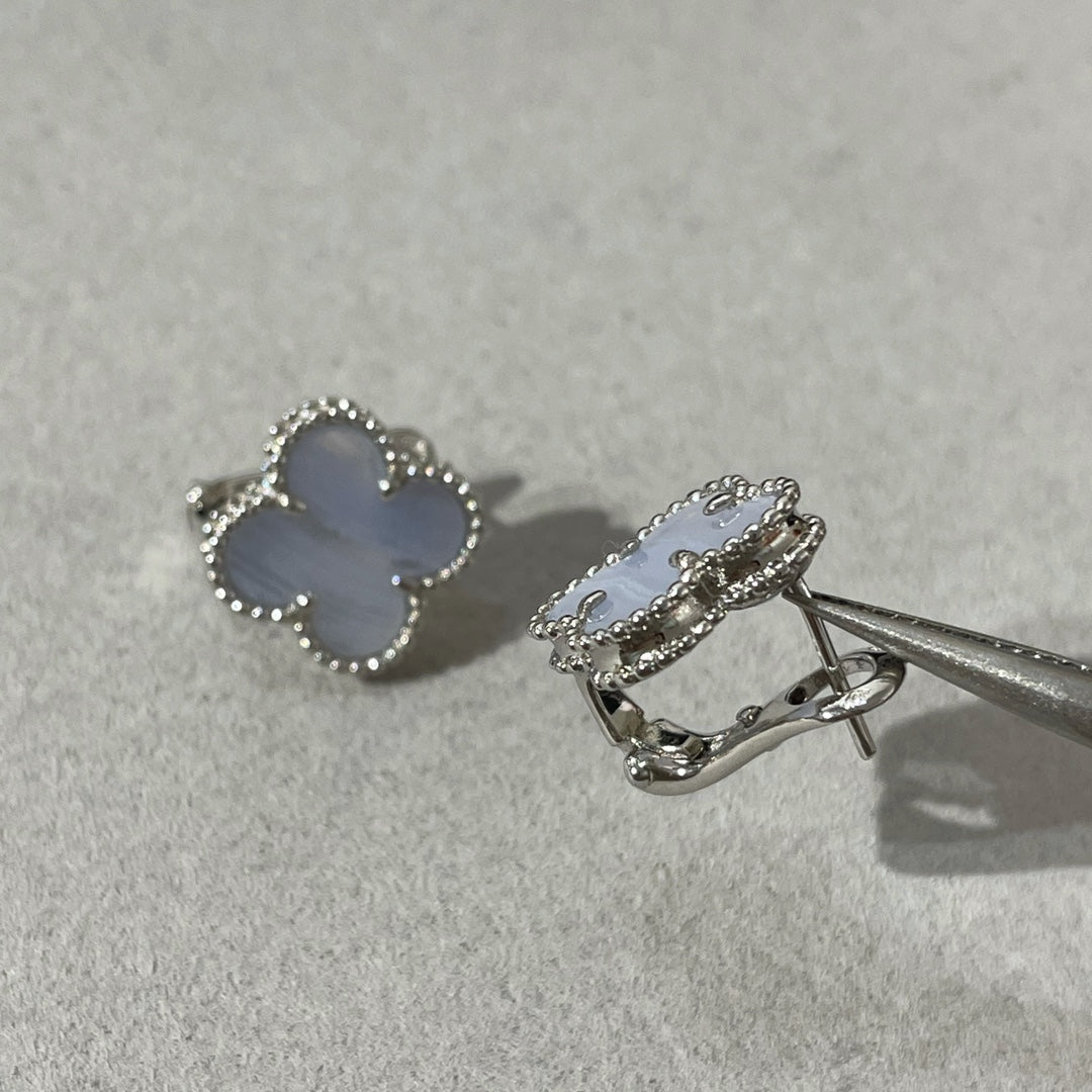 [Aurora]CLOVER CHALCEDONY SILVER STUD EARRINGS