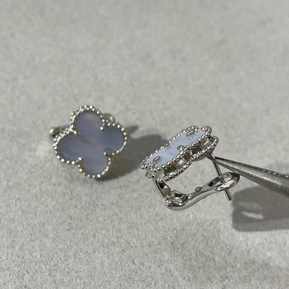 [Aurora]CLOVER CHALCEDONY SILVER STUD EARRINGS