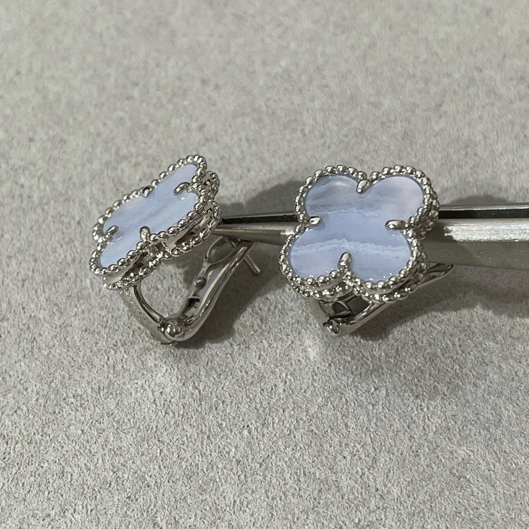 [Aurora]CLOVER CHALCEDONY SILVER STUD EARRINGS