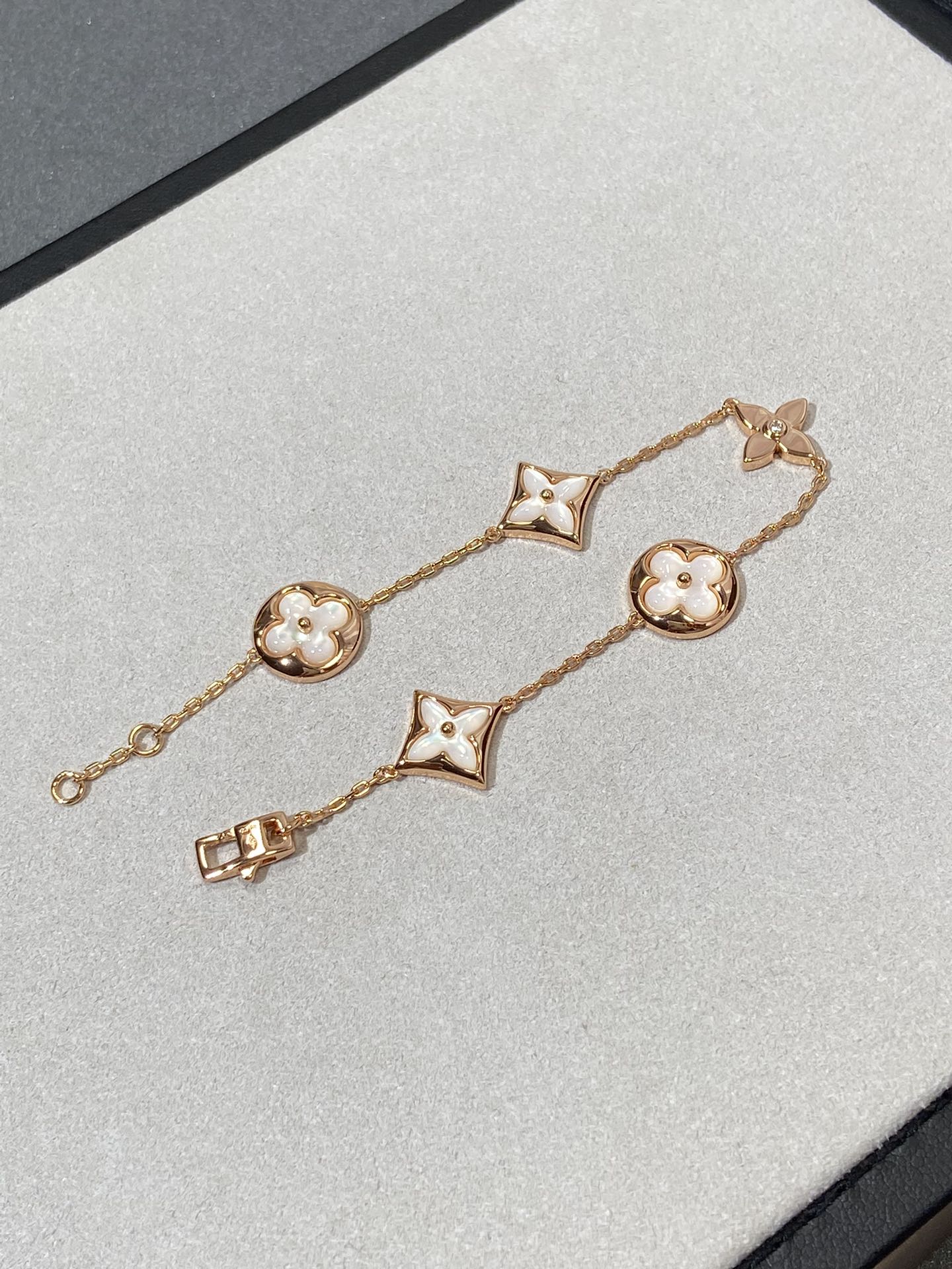 [Aurora]STAR AND SUN 5 MOTIF MOP PINK GOLD BRACELET