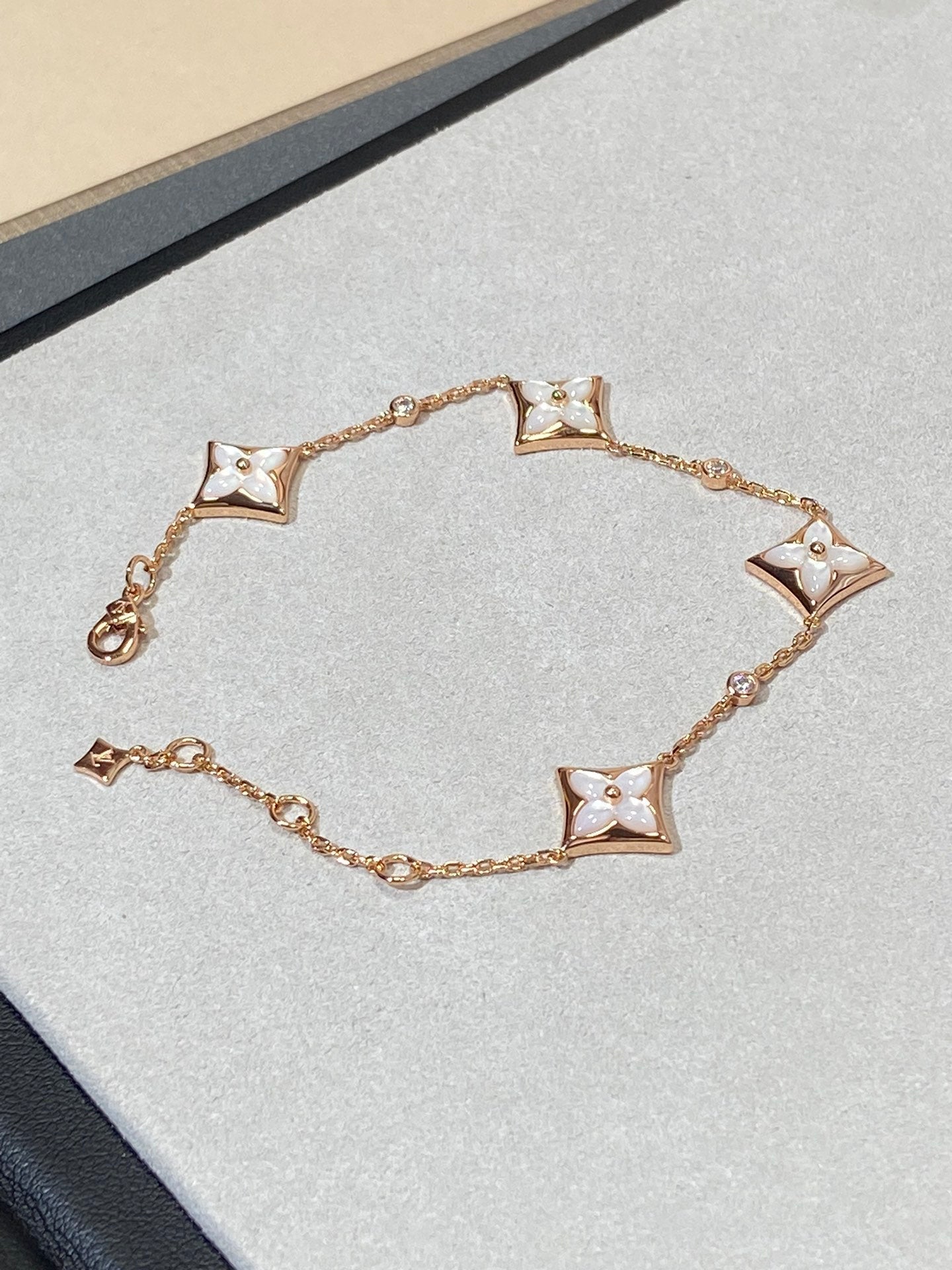 [Aurora]STAR 4 MOTIF MOP DIAMOND PINK GOLD BRACELET