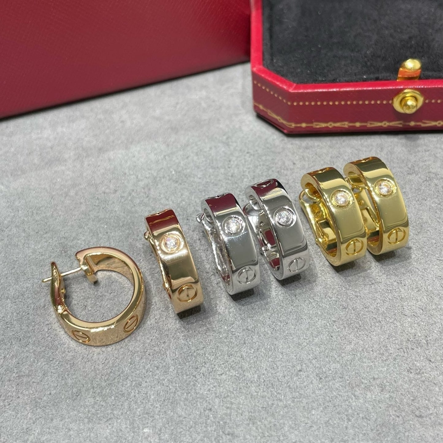 [AURORA]LOVE 5,5MM 1 DIAMANT OHRRINGE