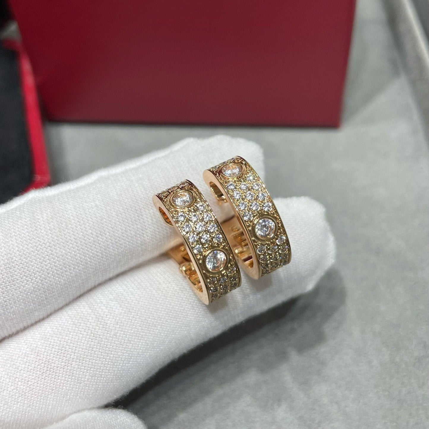 [AURORA]LOVE 5.5MM DIAMOND PAVED EARRINGS