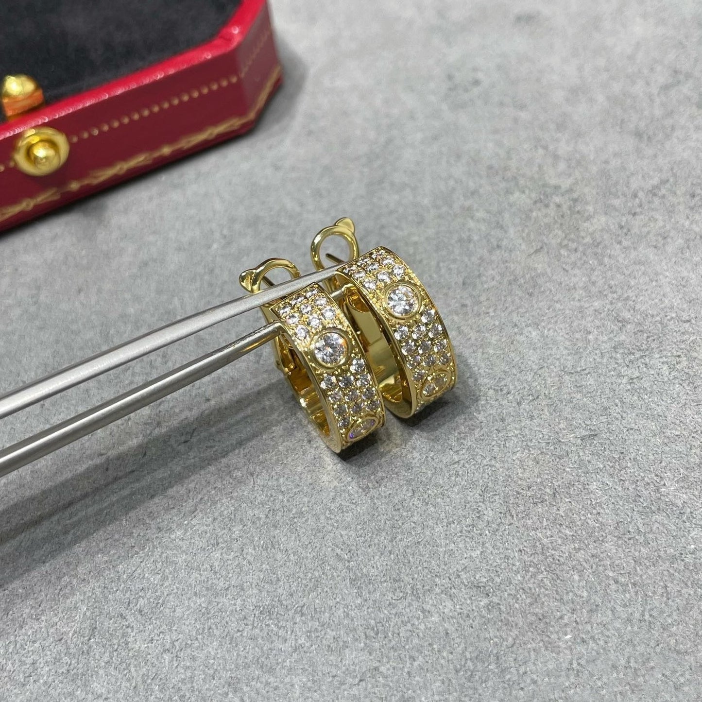 [AURORA]LOVE 5.5MM DIAMOND PAVED EARRINGS