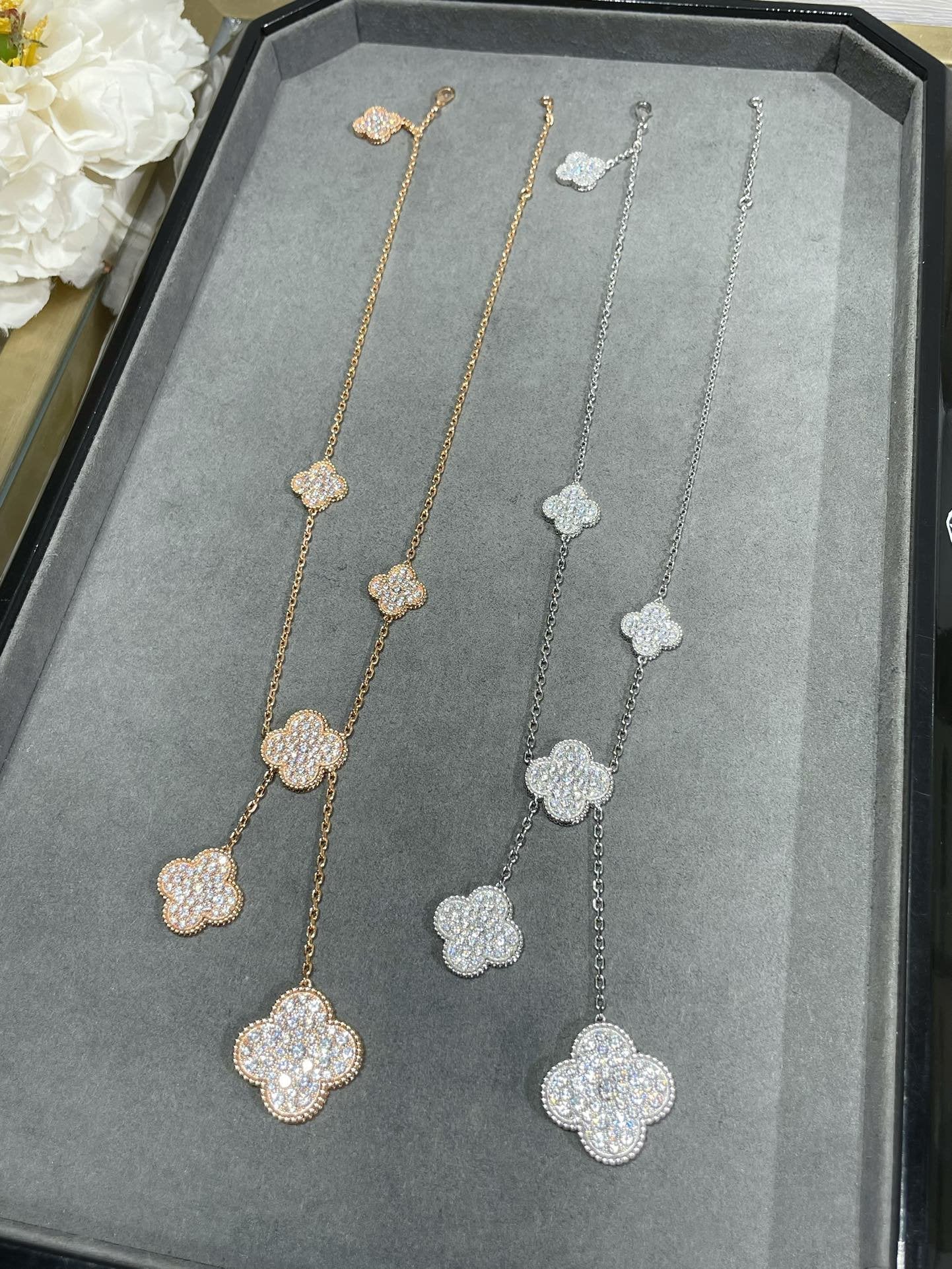 [Aurora]CLOVER 6 MOTIF DIAMOND PAVED NECKLACE