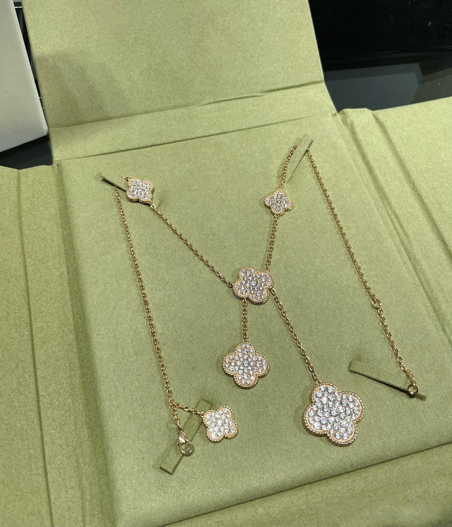 [Aurora]CLOVER 6 MOTIF DIAMOND PAVED NECKLACE
