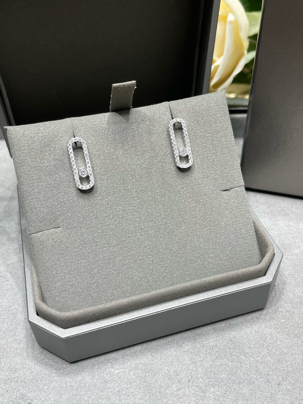 [AURORA]MOVE UNO STUD DIAMOND PAVED EARRINGS