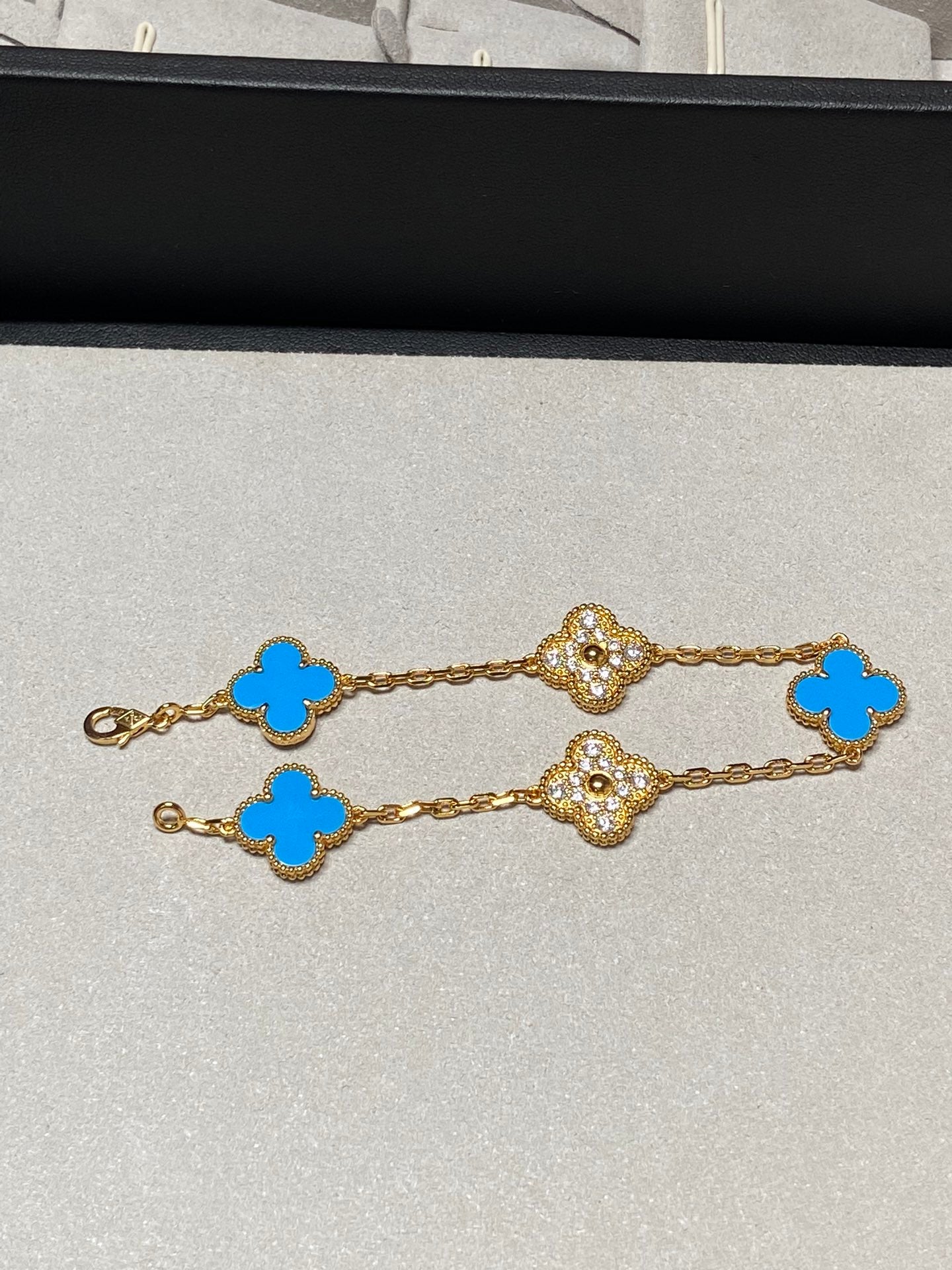 [Aurora]CLOVER 5 MOTIF BLUE CHALCEDONY DIAMOND GOLD BRACELET