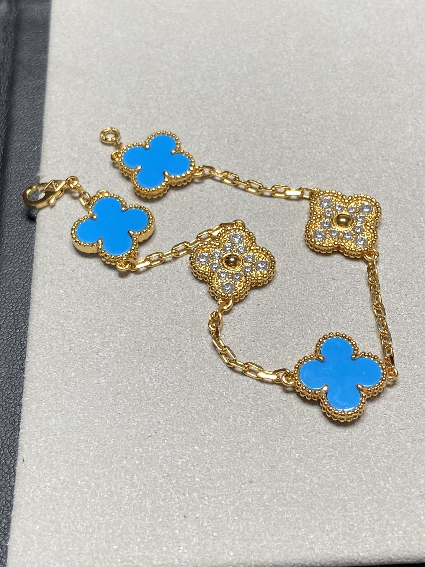 [Aurora]CLOVER 5 MOTIF BLUE CHALCEDONY DIAMOND GOLD BRACELET
