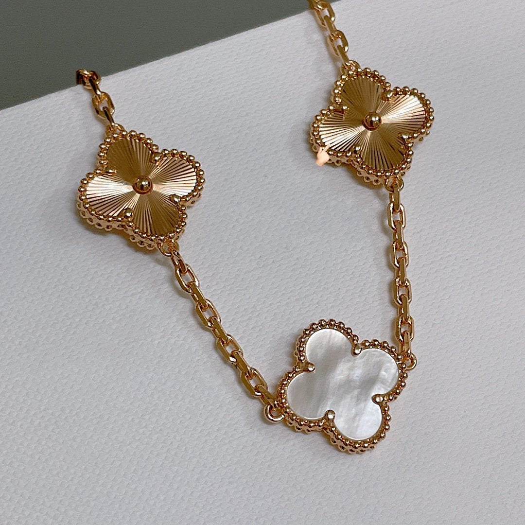 [Aurora]CLOVER 5 MOTIF WHITE MOP LASER BRACELET