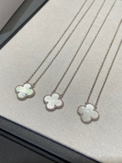 [AURORA]CLOVER MEDIUM SILVER WHITE MOP NECKLACE