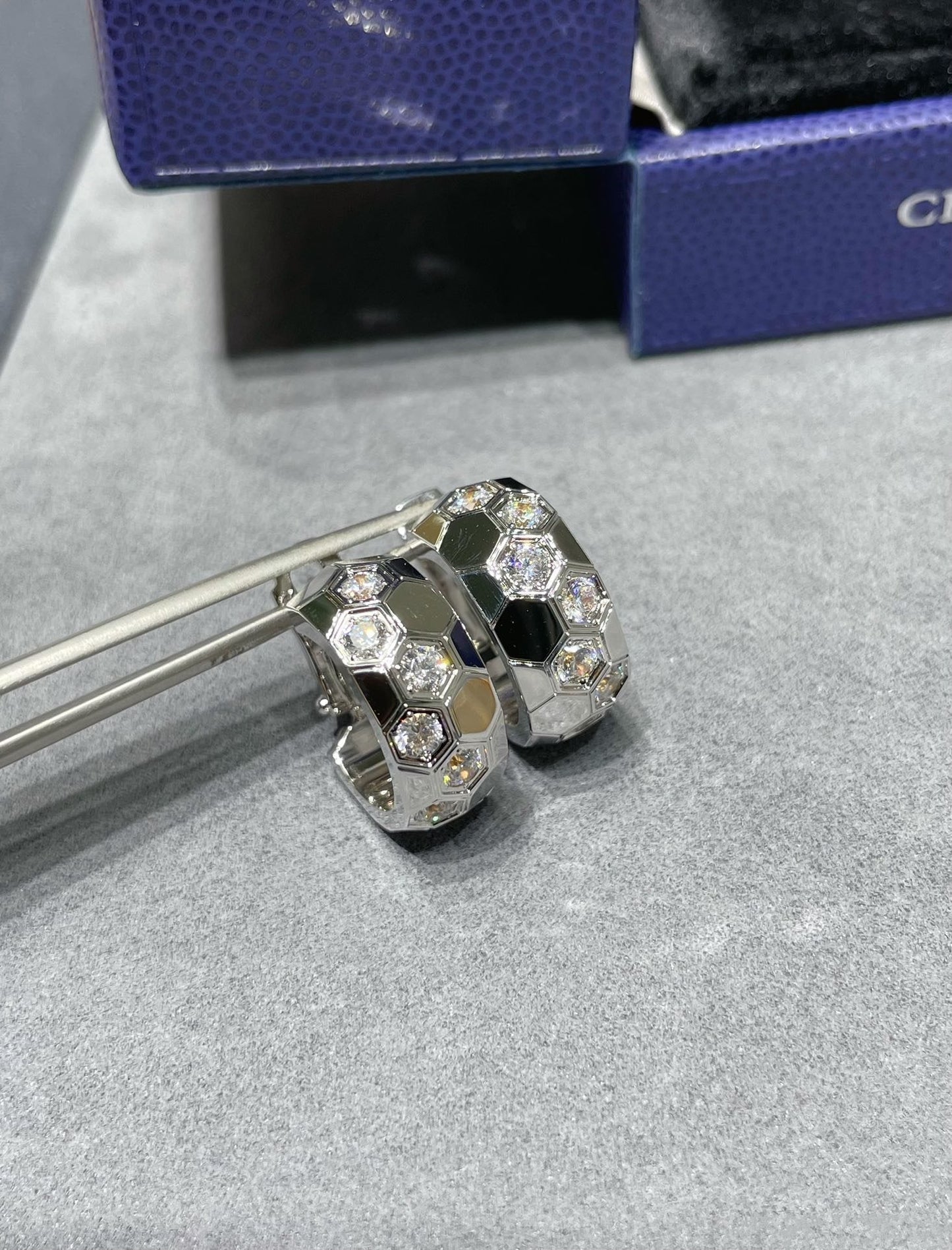 [Aurora]BEE LOVE DIAMOND HOOP EARRINGS
