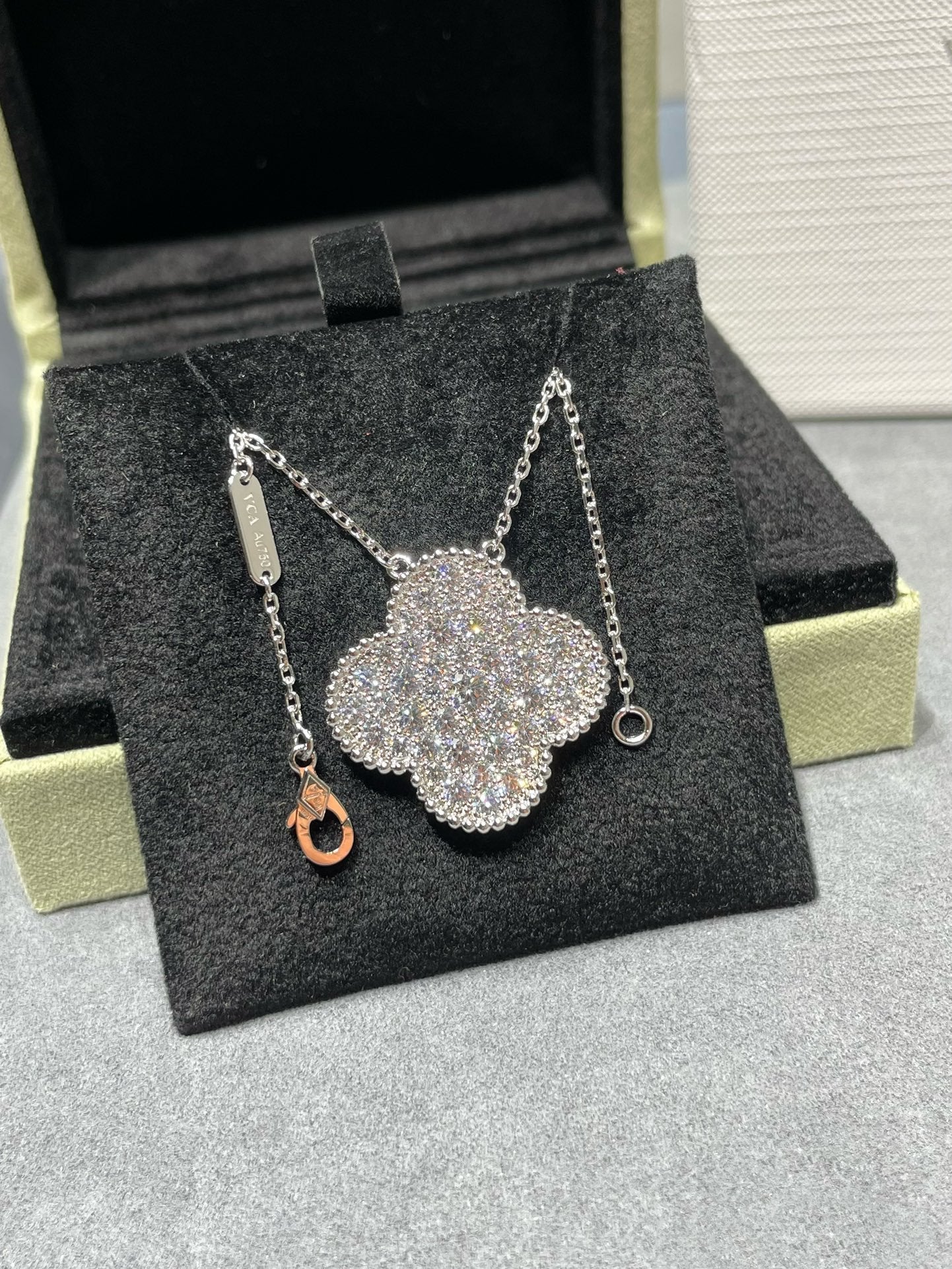 [Aurora]CLOVER 25MM LARGE PENDANT DIAMOND PAVED SILVER NECKLACE