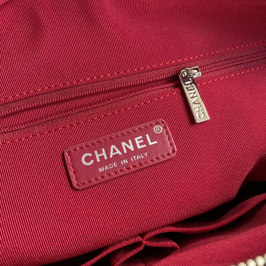 CC GABRIELLE MEDIUM 28 HOBO BAG IN BLACK CALFSKIN