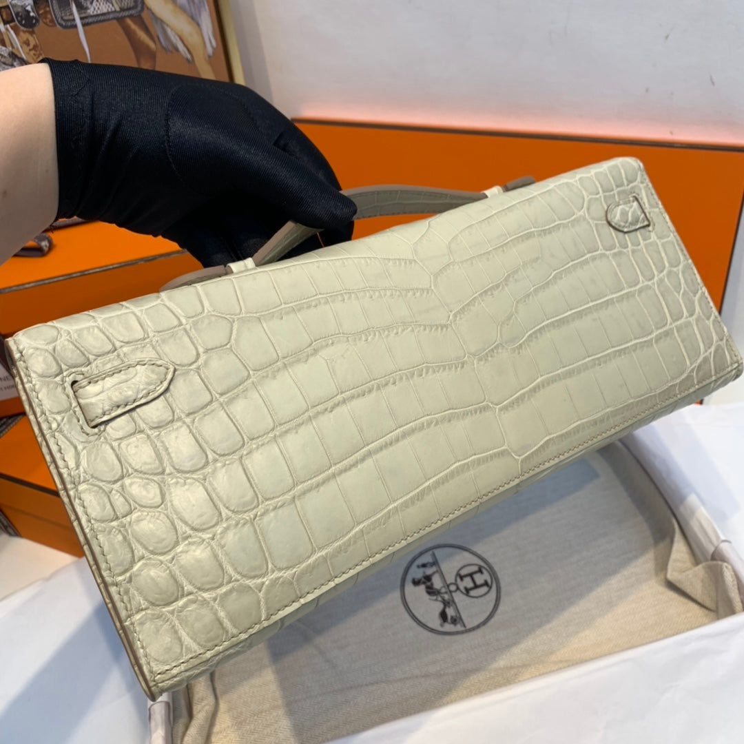 KELLY CUT 31 IN PEARL GRAY ALLIGATOR LEATHER WITH SILVER HARDWARE (MADE-TO-ODER)