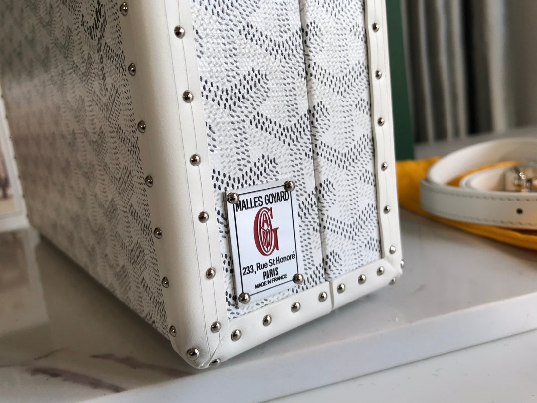 GRAND HÔTEL TRUNK BAG 24 IN WHITE GOYARDINE CANVAS AND CALFSKIN