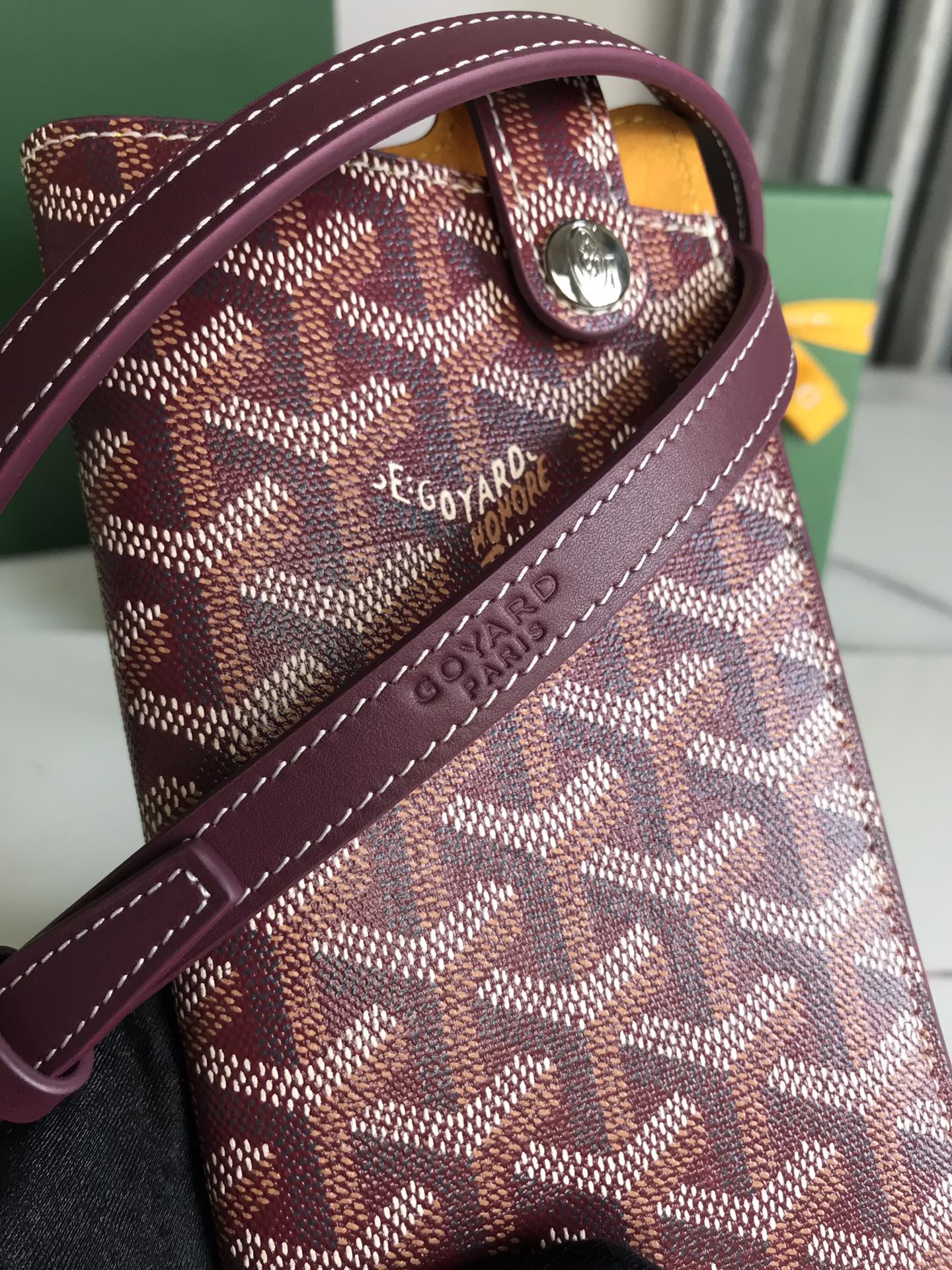 MONTMARTRE GM CASE 18 IN WINE RED GOYARDINE CANVAS