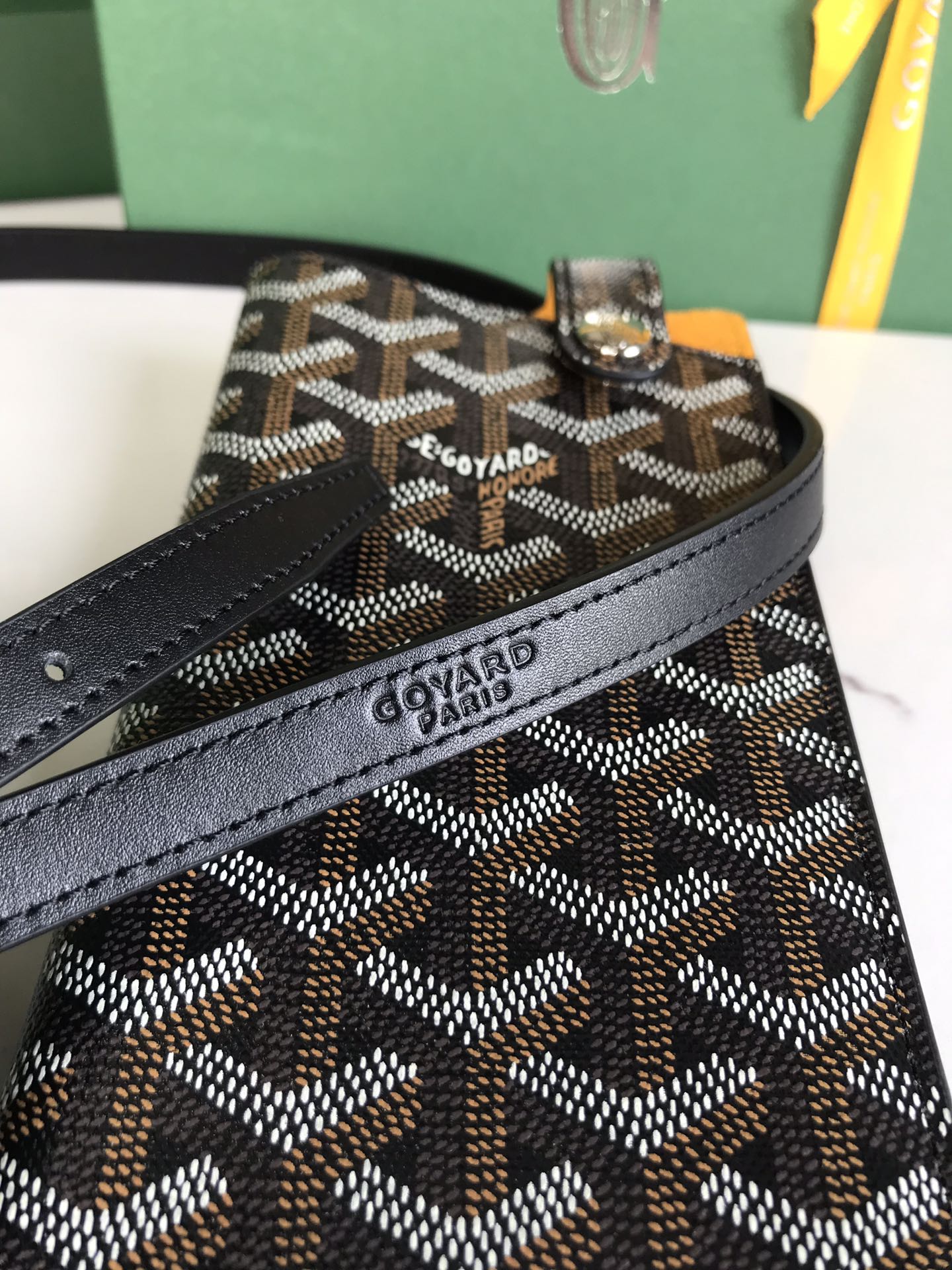 MONTMARTRE GM CASE 18 IN BLACK GOYARDINE CANVAS