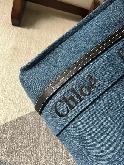 MEDIUM WOODY TOTE BAG 37 IN BLUE DENIM BLACK CALFSKIN