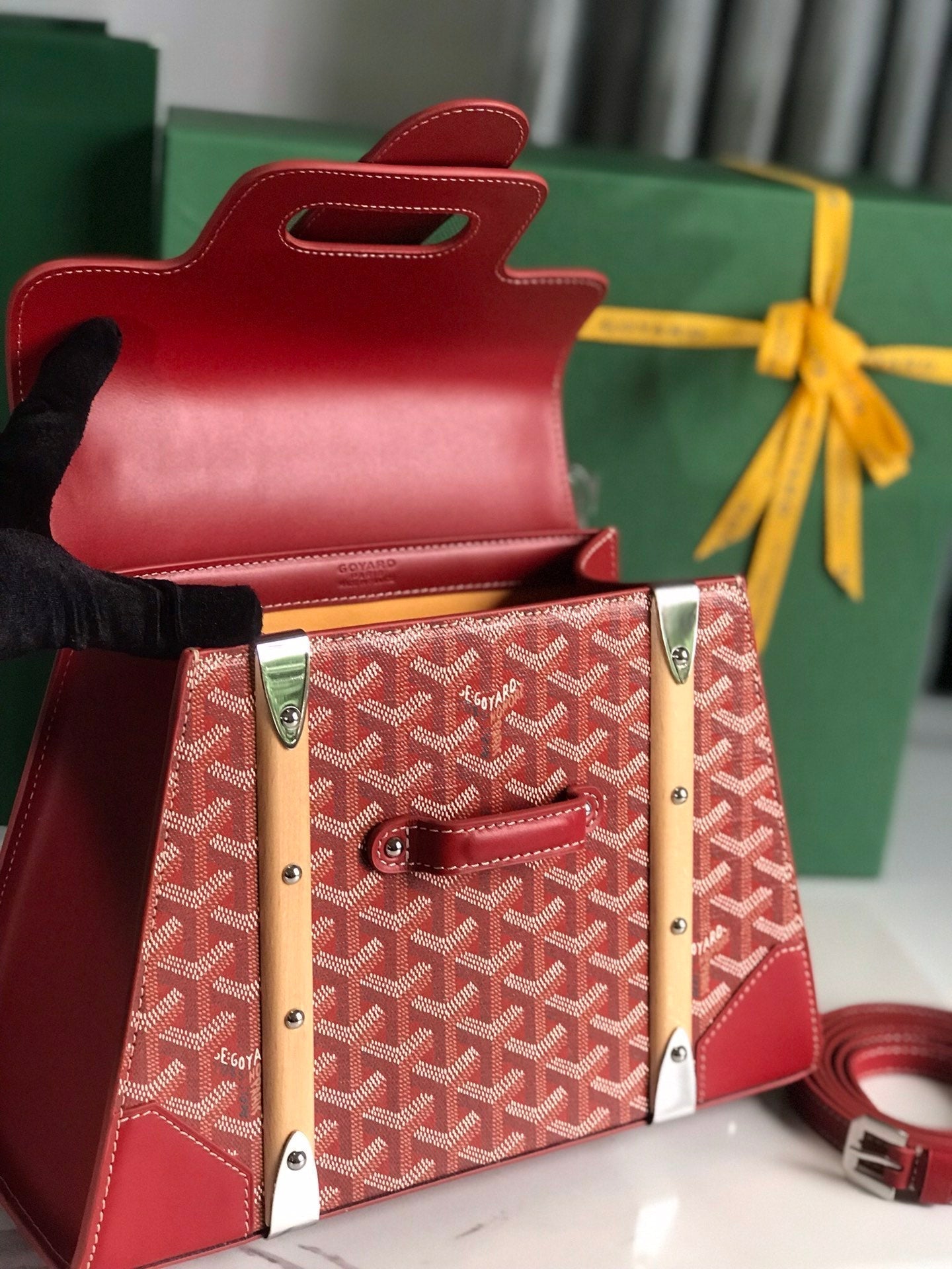 SAÏGON PM BAG 28 IN PERSIAN RED GOYARDINE CANVAS AND CALFSKIN