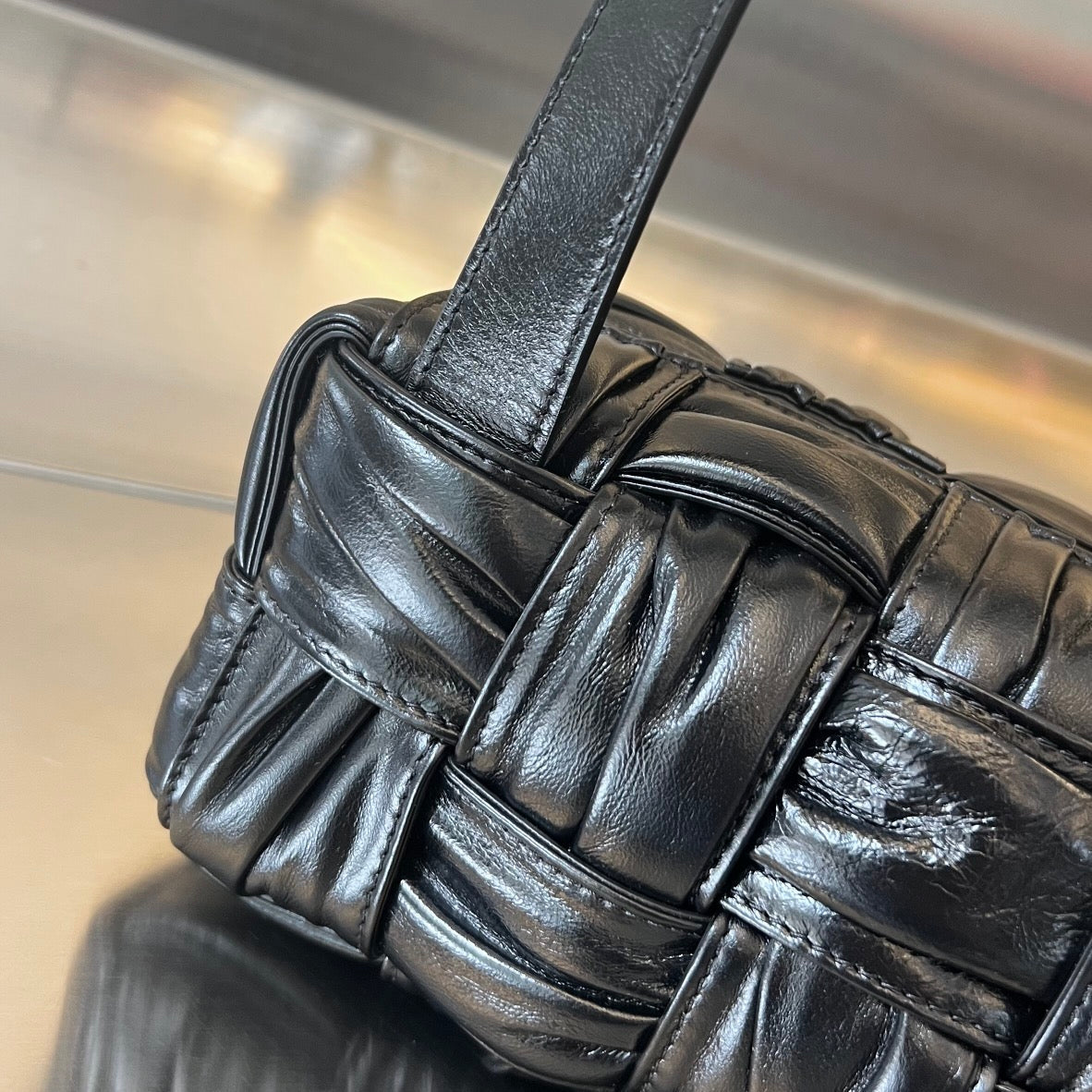 SMALL BRICK CASSETTE 23 IN BLACK SOFT LAMBSKIN