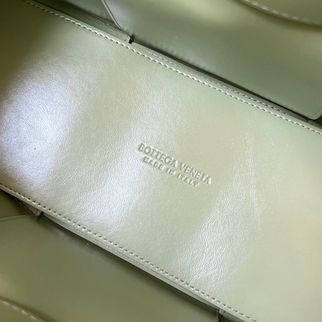 SMALL ARCO TOTE 30 IN TRAVERTINE SOFT LAMBSKIN