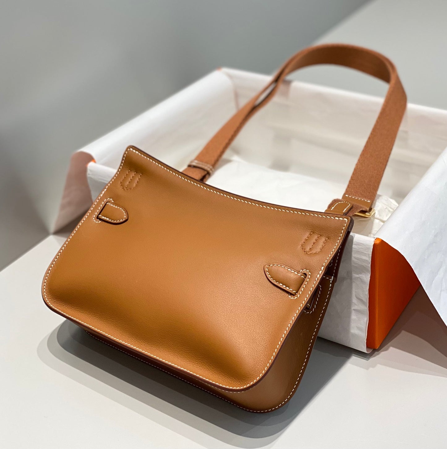 HM JYPSIERE SHOULDER BAG 23 IN TAWNY BROWN CALFSKIN GOLD HARDWARE