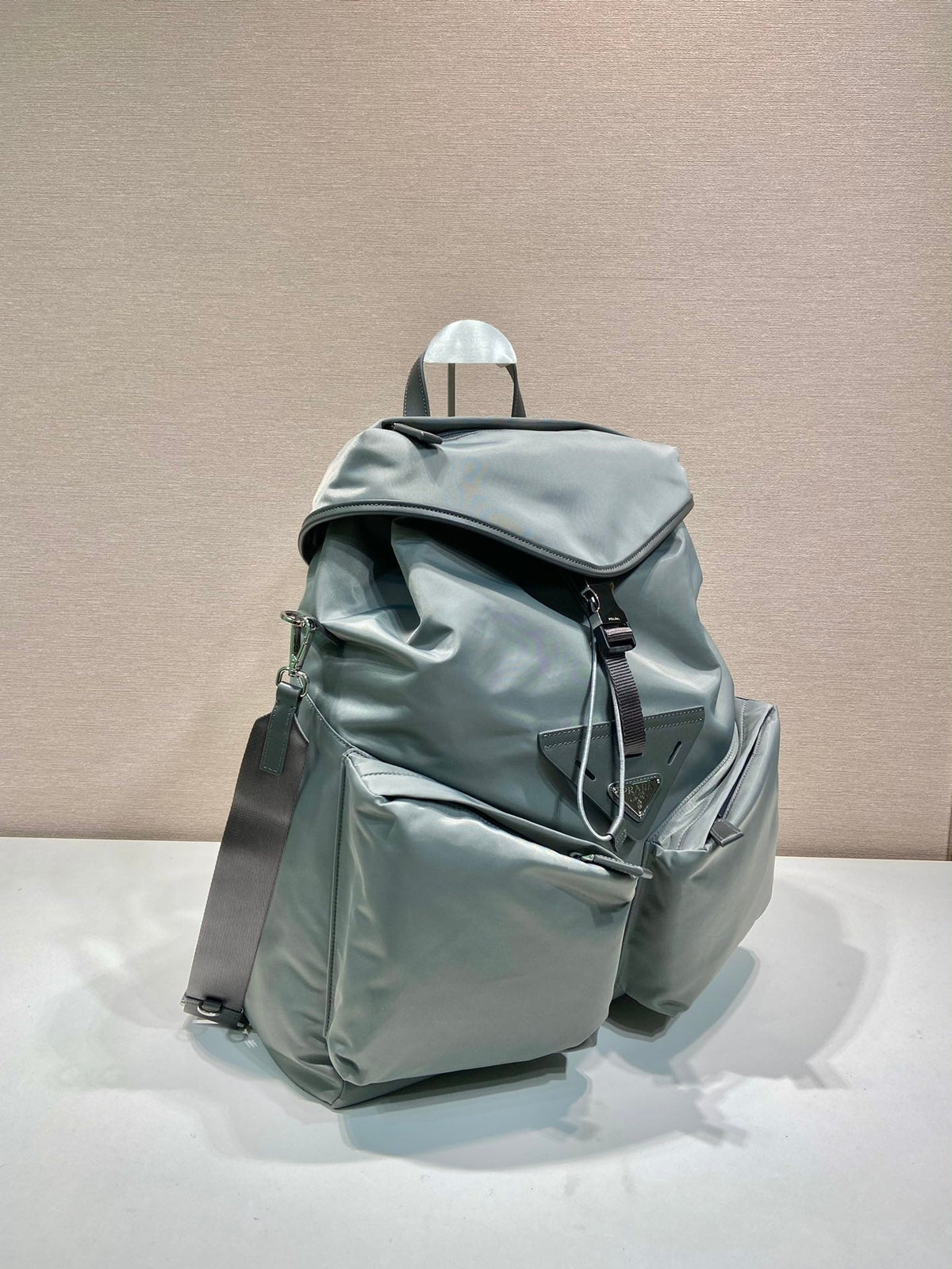 TRIANGLE LOGO BACKPACK 45 IN ASH GRAY RE-NYLON