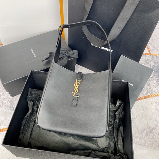 LE 5 À 7 SMALL SUPPLE 23 IN GRAY LAMBSKIN GOLD BUCKLE