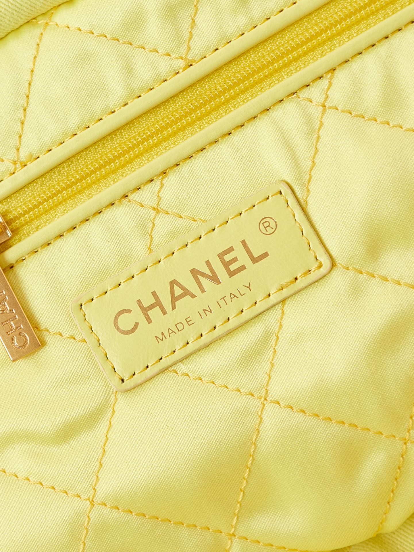 CC CLASSIC MEDIUM 37 BAG IN YELLOW CORN CANVAS