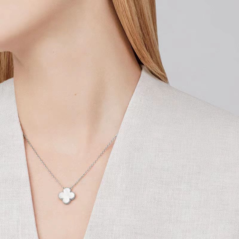 [Aurora]CLOVER 15MM MEDIUM WHITE MOP NECKLACE