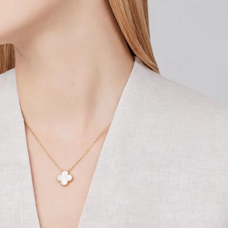 [AURORA]CLOVER MEDIUM SILVER WHITE MOP NECKLACE