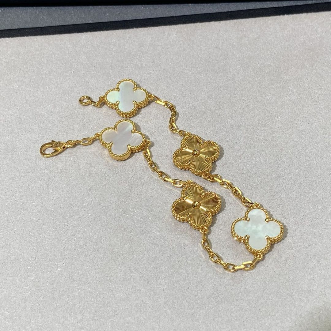 [Aurora]CLOVER 5 MOTIF WHITE MOP LASER BRACELET