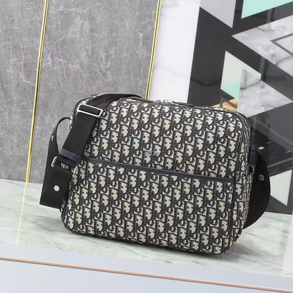 Schräge klassische Canvas-Tasche mit Monogramm