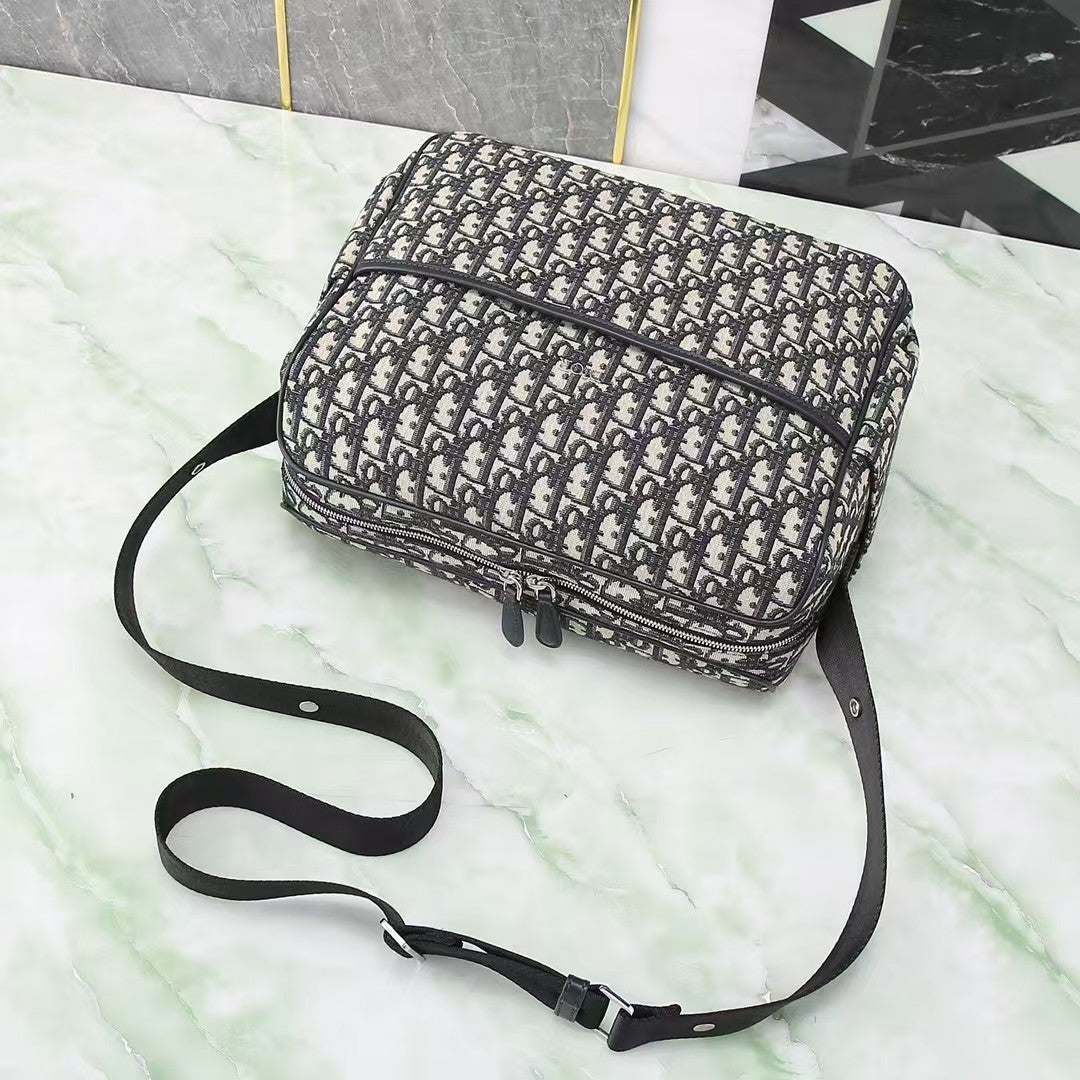 Schräge klassische Canvas-Tasche mit Monogramm