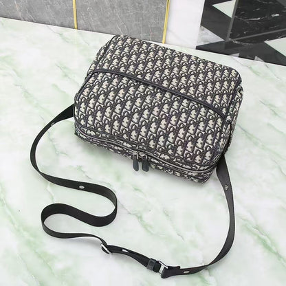Schräge klassische Canvas-Tasche mit Monogramm