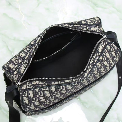 Schräge klassische Canvas-Tasche mit Monogramm