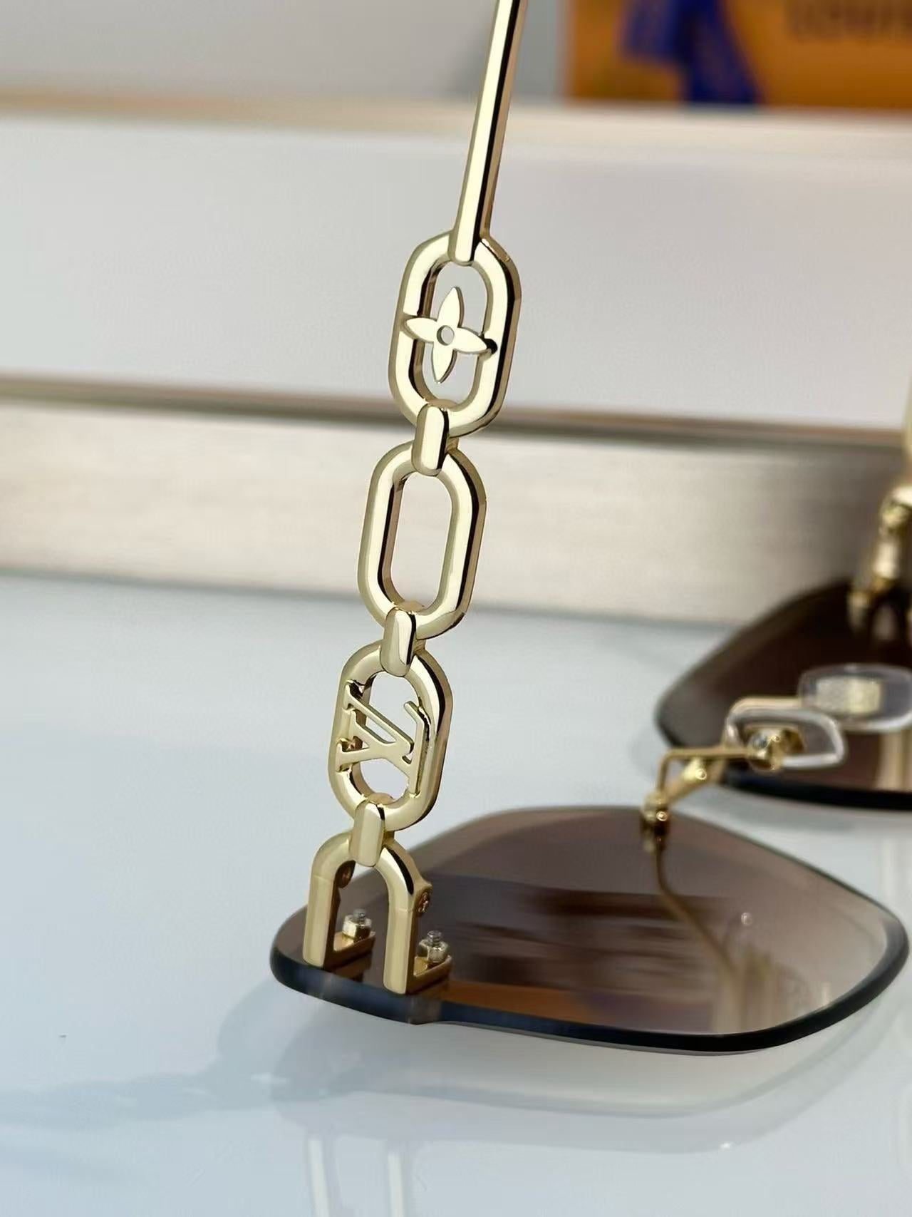 Frameless Gradient Chain Sunglasses