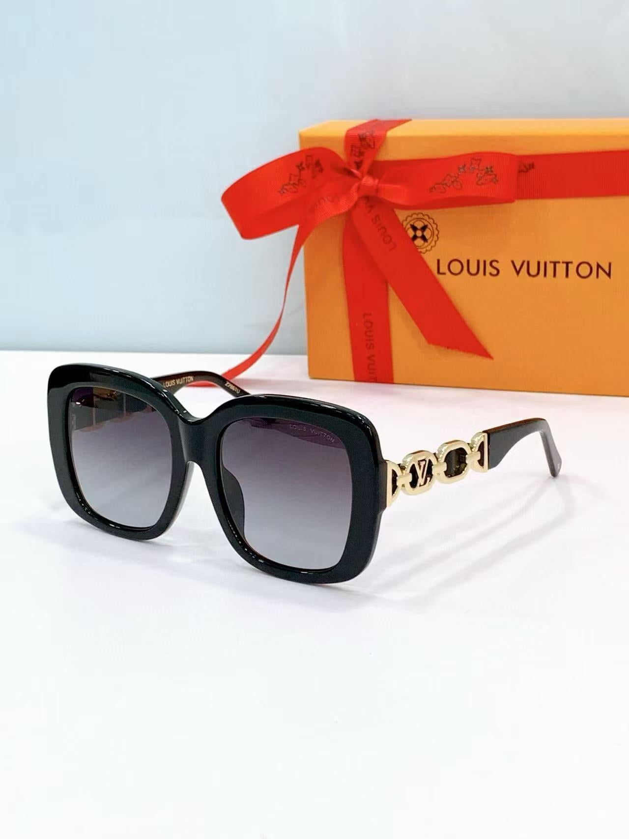 Large Frame Fashion Sunglasses