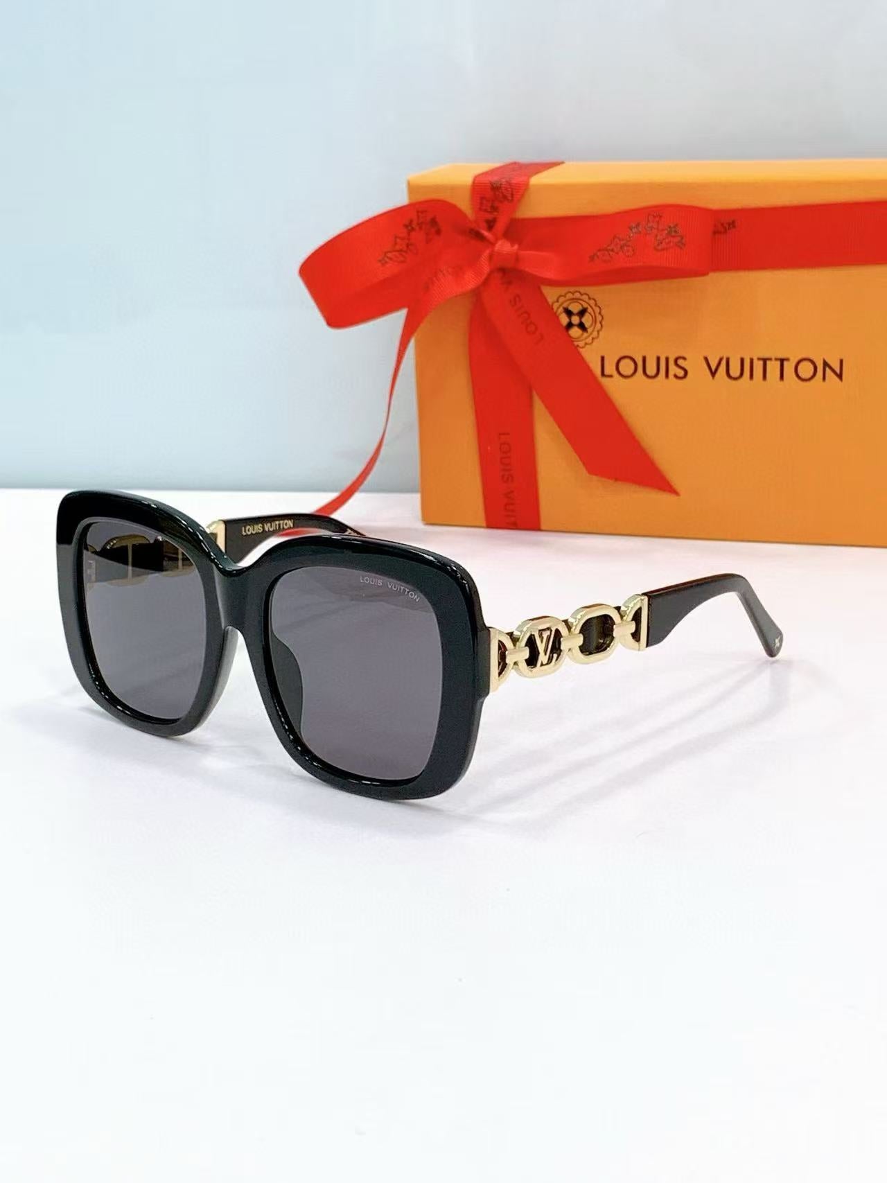 Large Frame Fashion Sunglasses