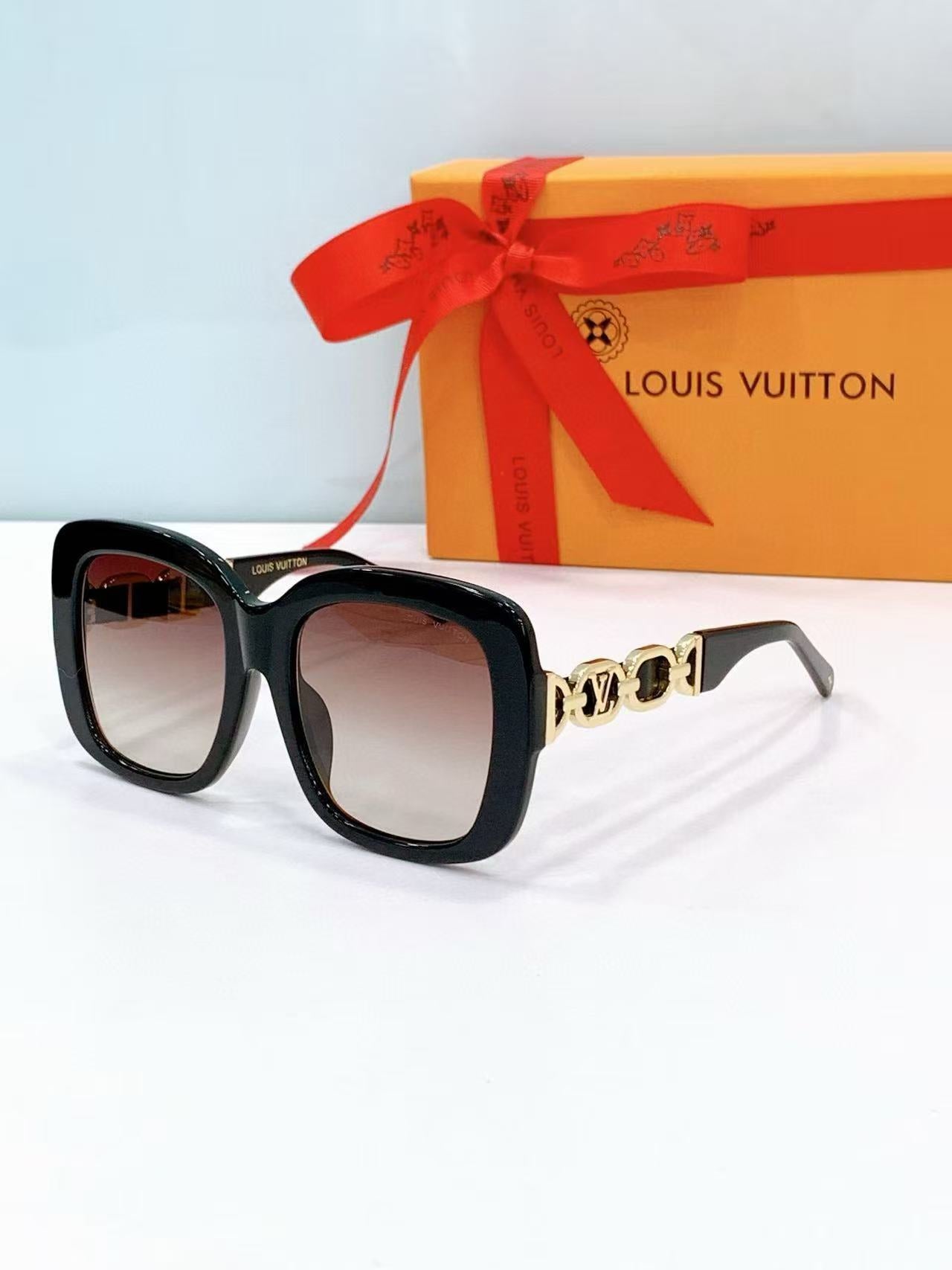 Large Frame Fashion Sunglasses