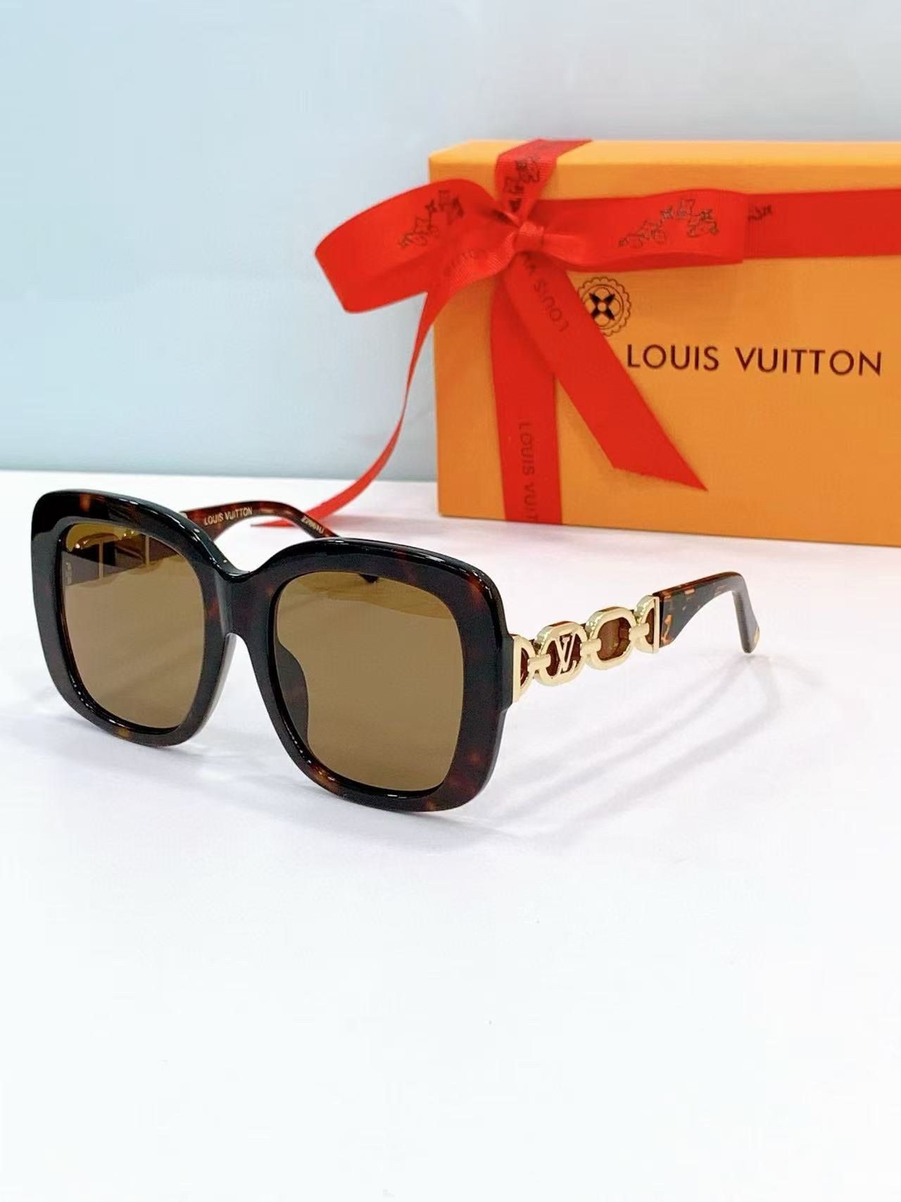 Large Frame Fashion Sunglasses