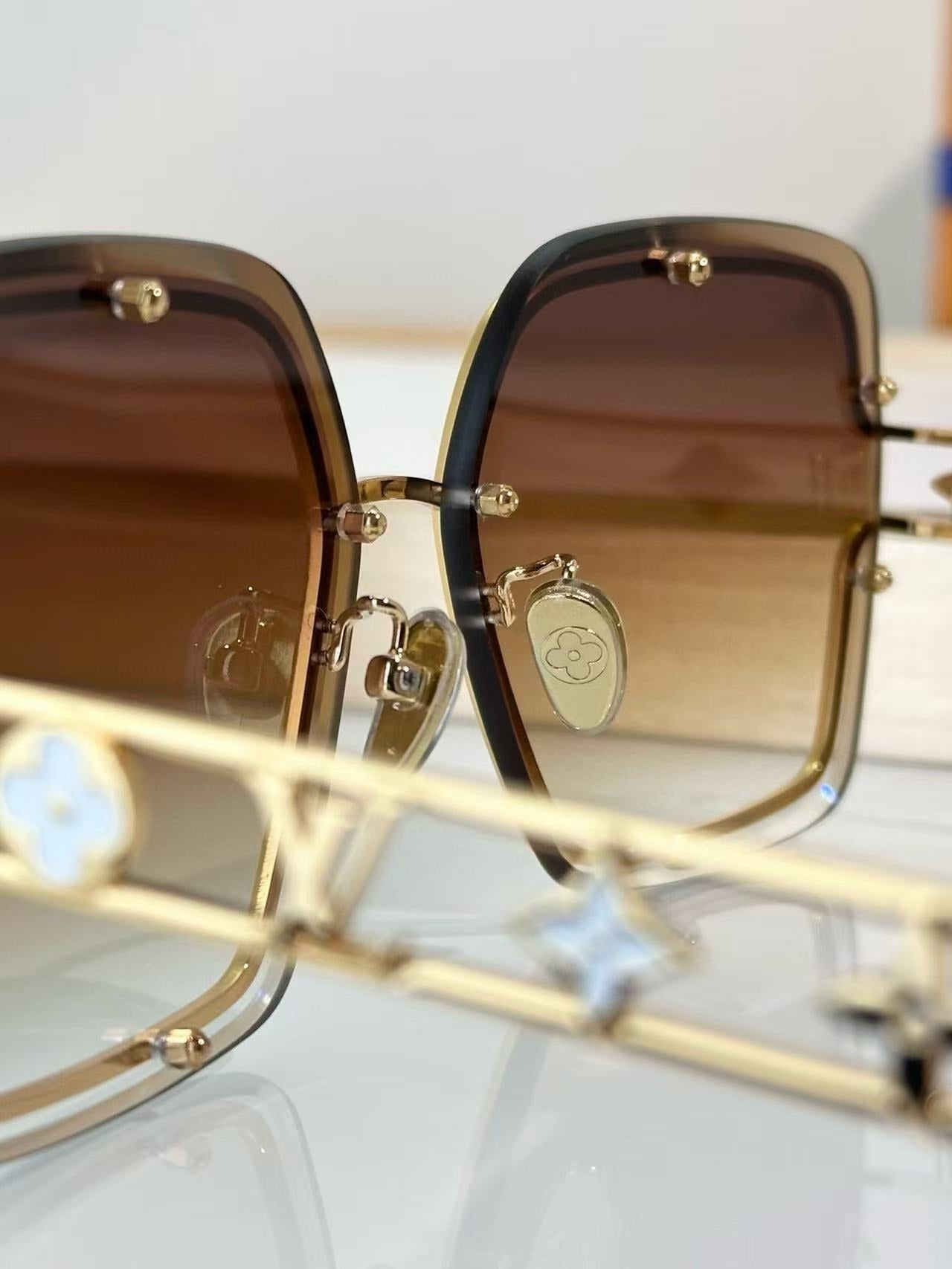 Z699U Trendy Sunglasses