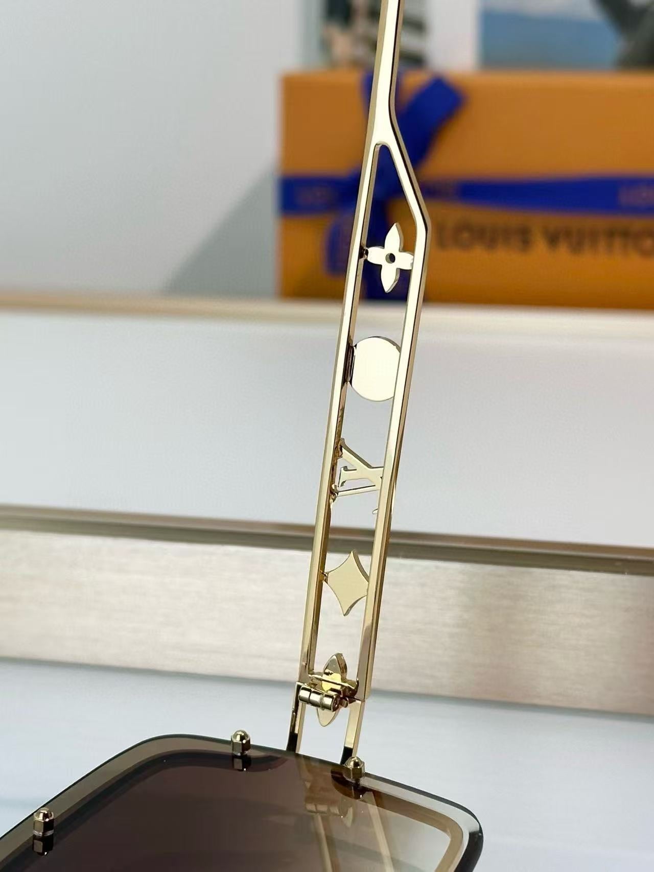 Z699U Trendy Sunglasses