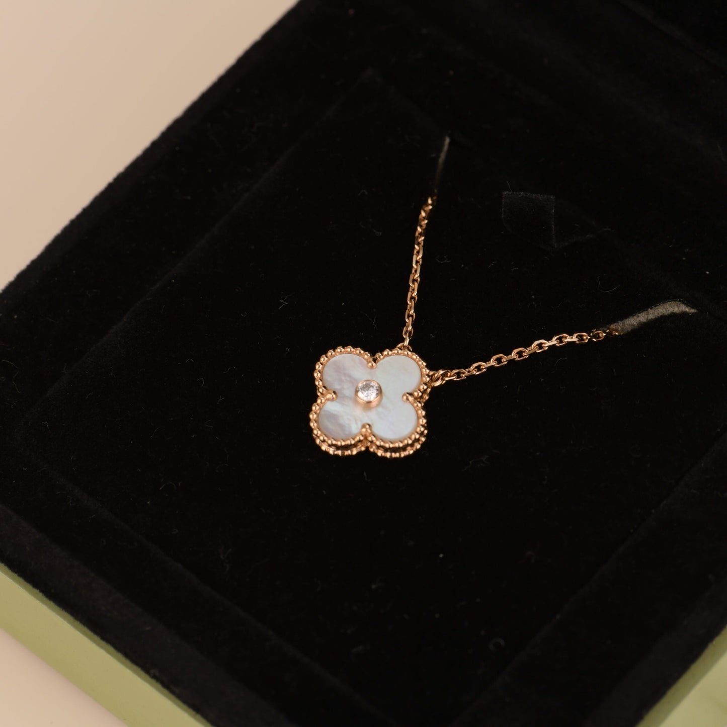 [Aurora]CLOVER 15MM DIAMOND WHITE FRITILLARIA NECKLACE